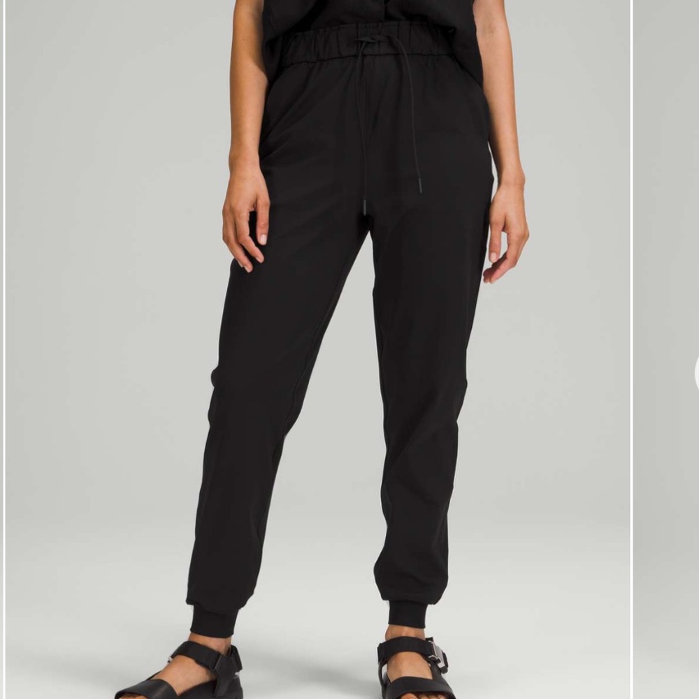 Lululemon Stretch Higha-Rise Jogger